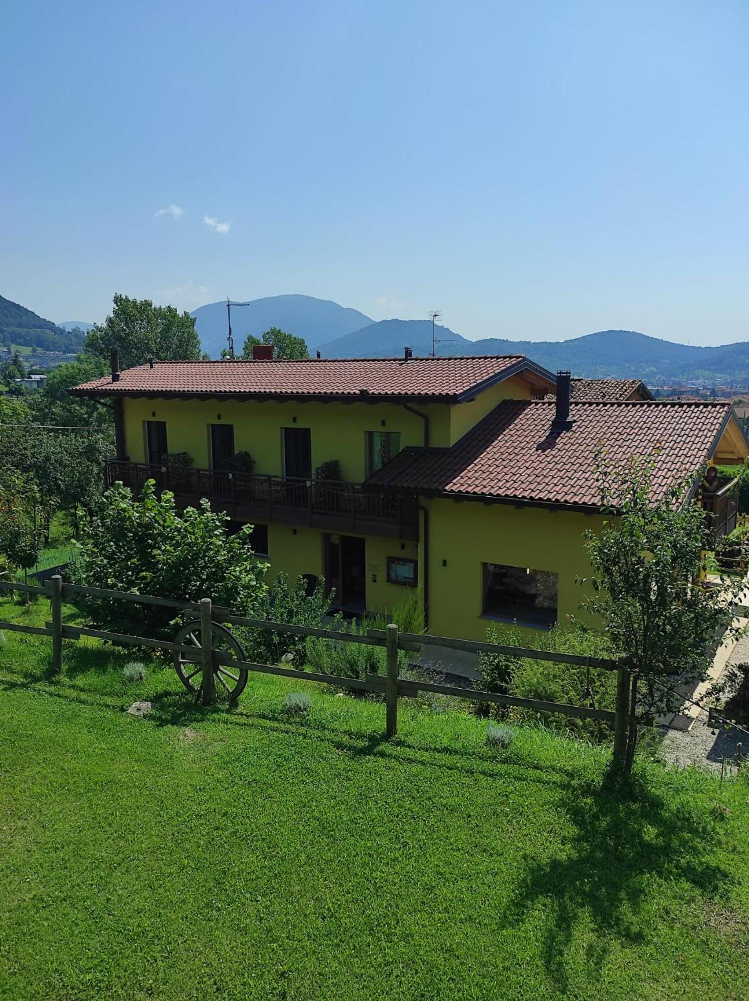 Agriturismo La Soglia Del Parco Ranica Екстериор снимка